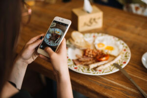 online food delivery script with people